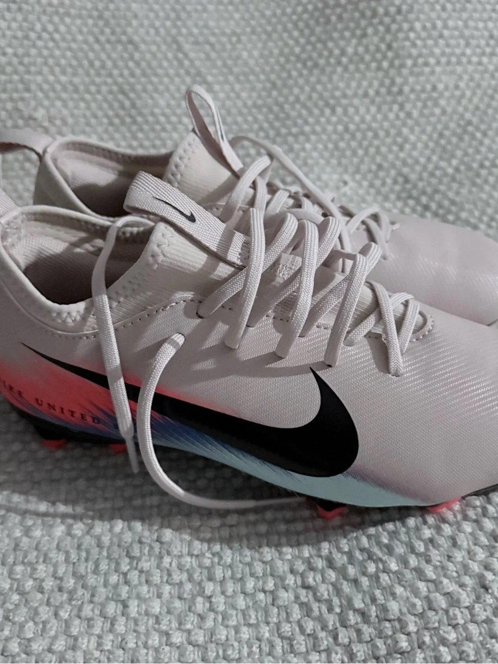 Nike Mercurial Vapor Elite United 002 Soccer Cleats Kids 3.5 3.5y pink NWT
